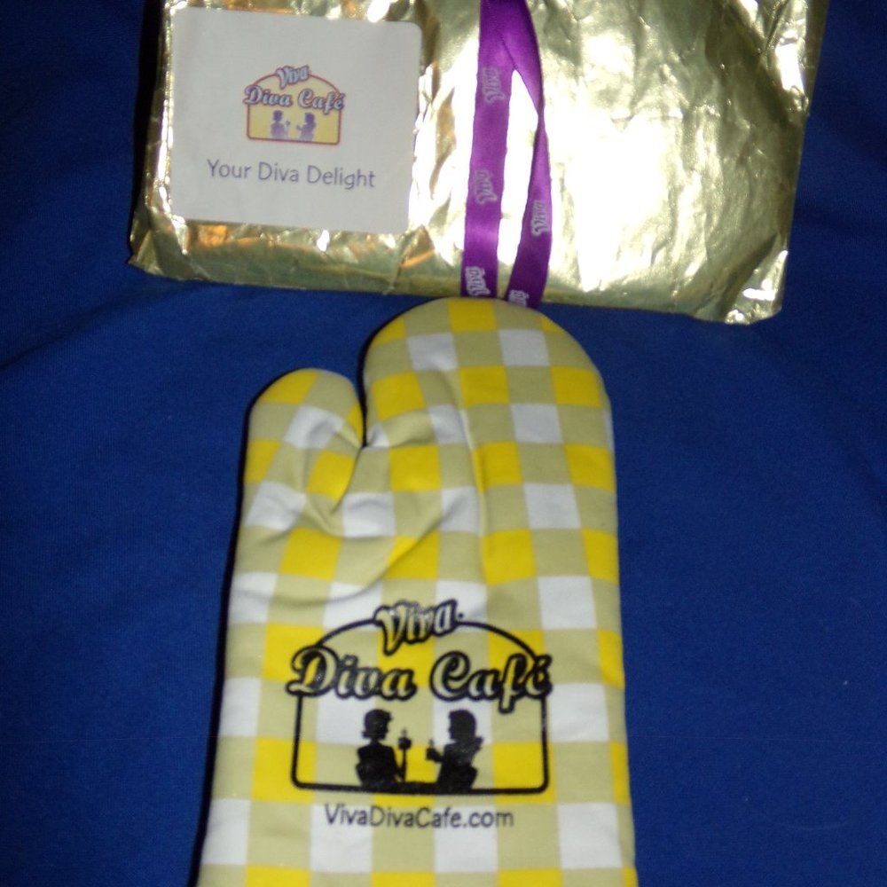 Vintage Viva Diva Cafe Oven Mitt - Unused & In New Condition - Yellow Checked